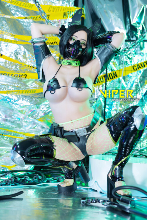 Byoru--cosplay-Viper---Valorant-17f0fd570ce1041410.jpg