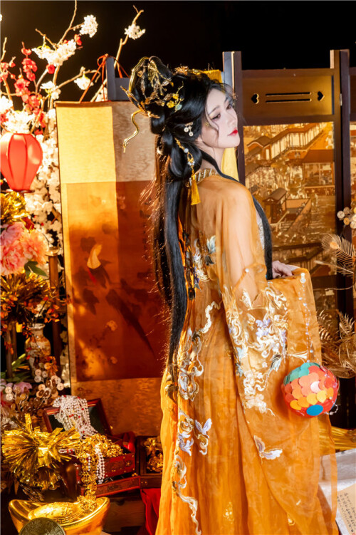 Nnian---Golden-Snake-New-Year-535d23e7c4cc39c401.jpg