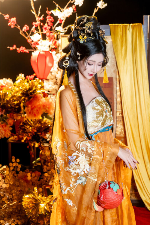 Nnian---Golden-Snake-New-Year-55ffeb201b5f5c09d1.jpg