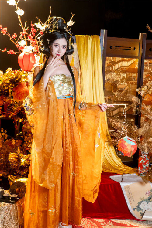 Nnian---Golden-Snake-New-Year-56c06dc37154570969.jpg