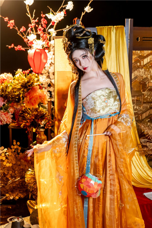 Nnian---Golden-Snake-New-Year-59c80987b506eb2519.jpg