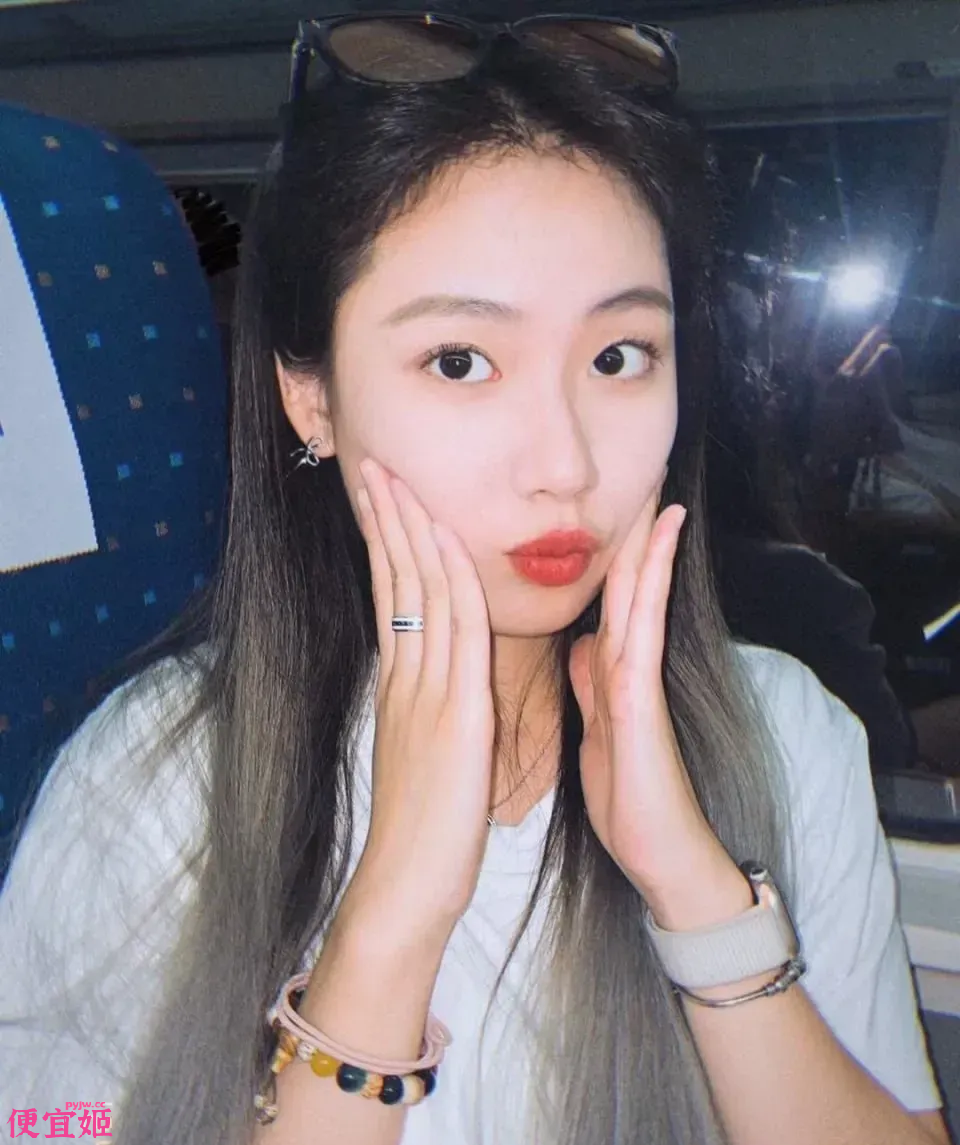 [真实泄密]又甜又欲颜值美女，泄密视频毛好像还专门修剪了一下【32P+9V/464MB】-便宜姬