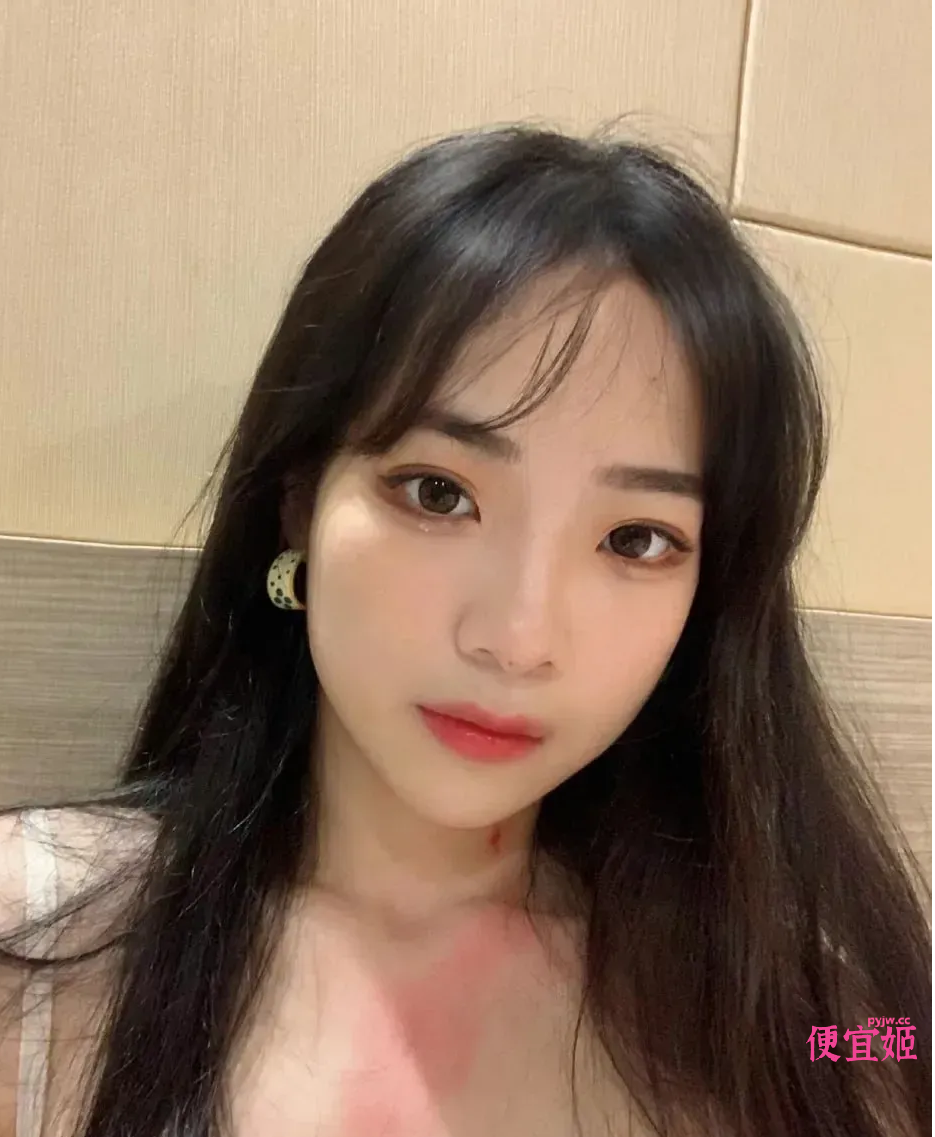 甜美小姐姐对镜自拍裸照，远程视频脱光秀给男友看，嫩妹一枚【57P+10V/160MB】-便宜姬