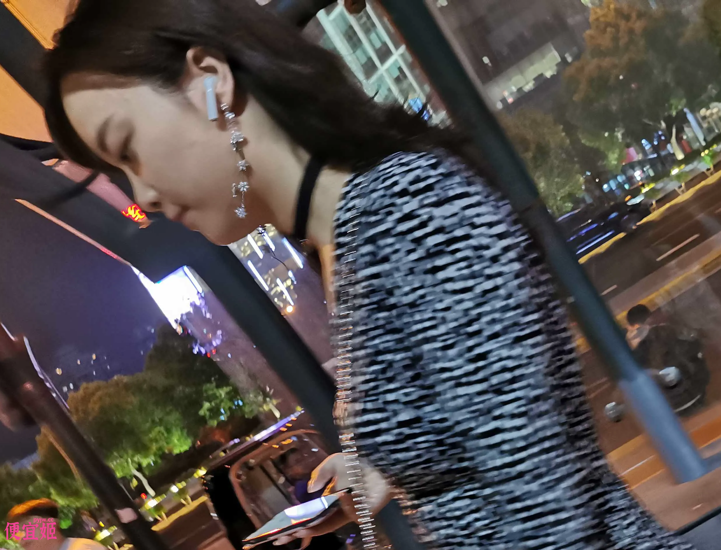 图片[2]-【搬运】屌丝大神，抄底连衣裙白净少妇【13P】-便宜姬