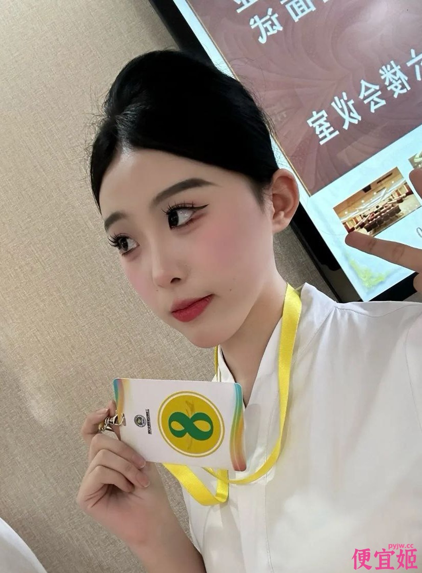 航空学院实习空姐，颜值在线，身材丰满，被男友无套爆C调教【22P+15V/75MB】-便宜姬
