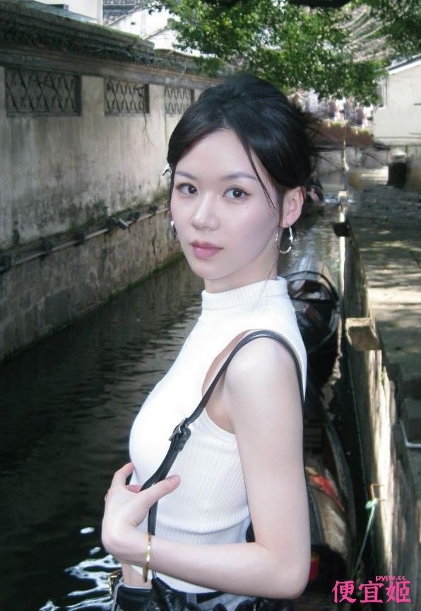图片[2]-居家少妇网纹情趣丝袜，水多粉嫩，胸小屁股大【50P+26V/2GB】-便宜姬