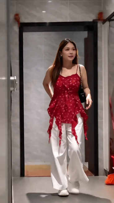 【厕拍美女1】大神清理一波边角料库存，食之无味，弃之可惜-便宜姬
