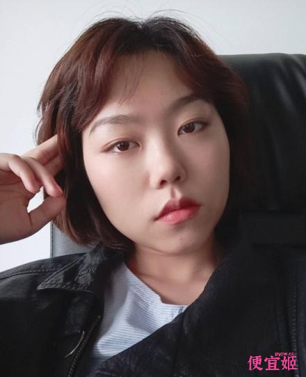 ⚫️【原相机泄密】南京干练短发骚少妇黑丝美足啪啪露脸自拍流出，原档无水印(14V)-便宜姬