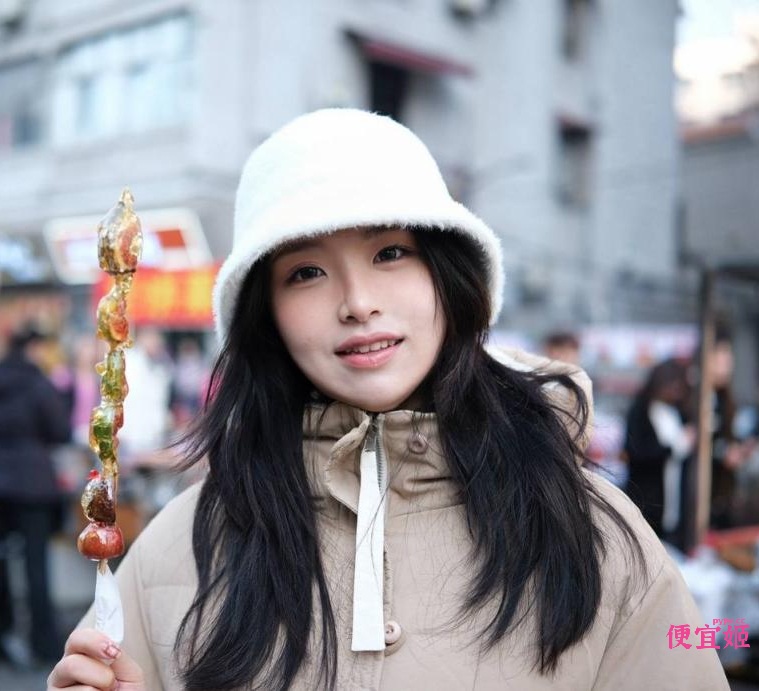 ⚫️【原相机泄密】八字大奶人妻少妇露脸自拍，细腰大白屁股后入利器，原档无水印(15V)-便宜姬