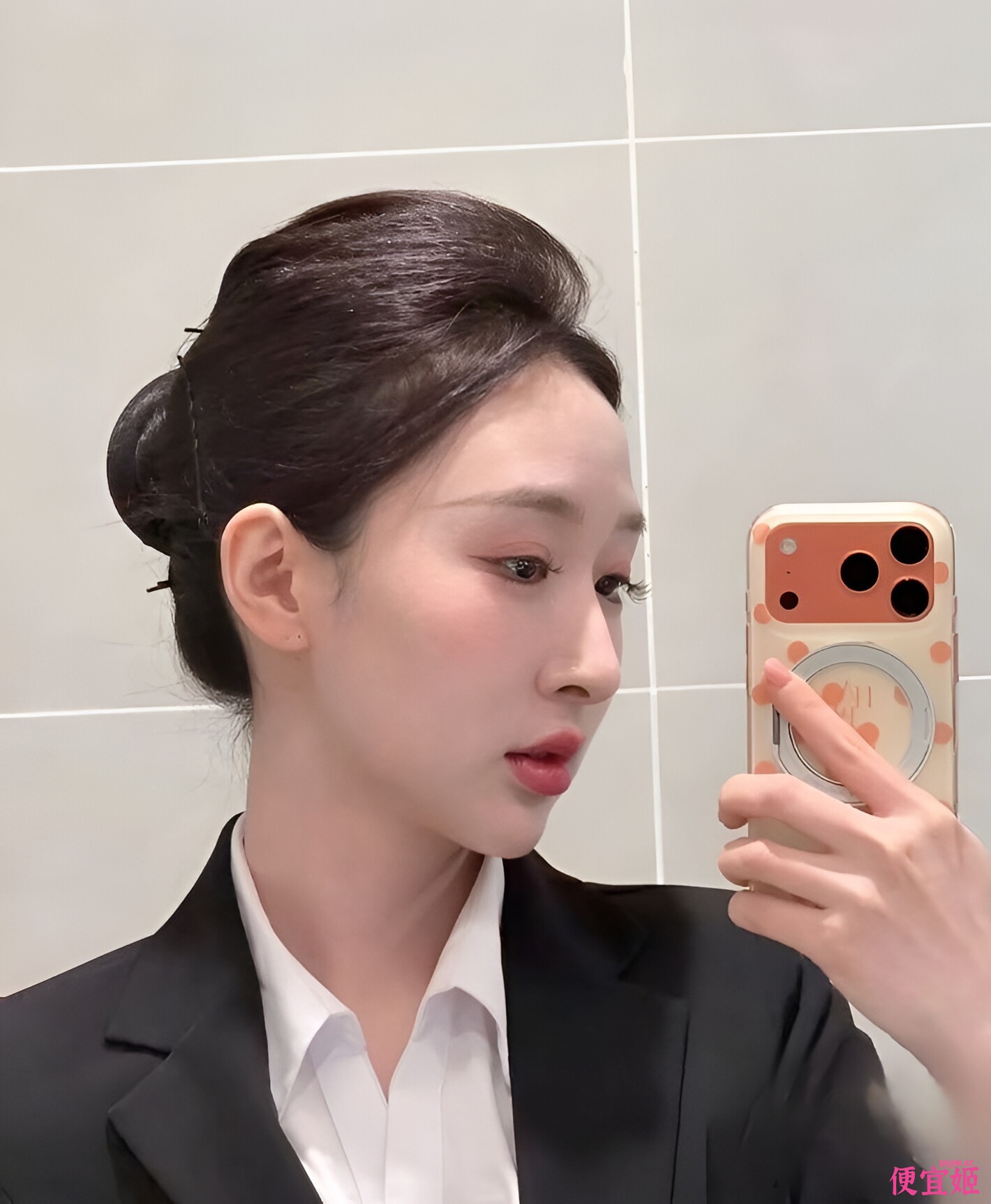 图片[2]-💥【稀有精品】江西景德镇人妻少妇 黑色蕾丝套装 跪地深喉 反差女上位狂骑 骚气十足-便宜姬