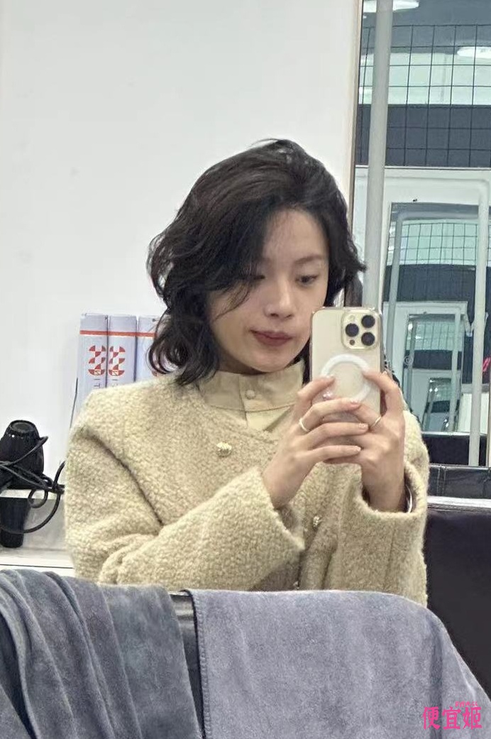 大连工业大学高冷御姐风反差女露脸自拍，JK白丝跪舔吸得又深又认真，原档无水印(12V)-便宜姬
