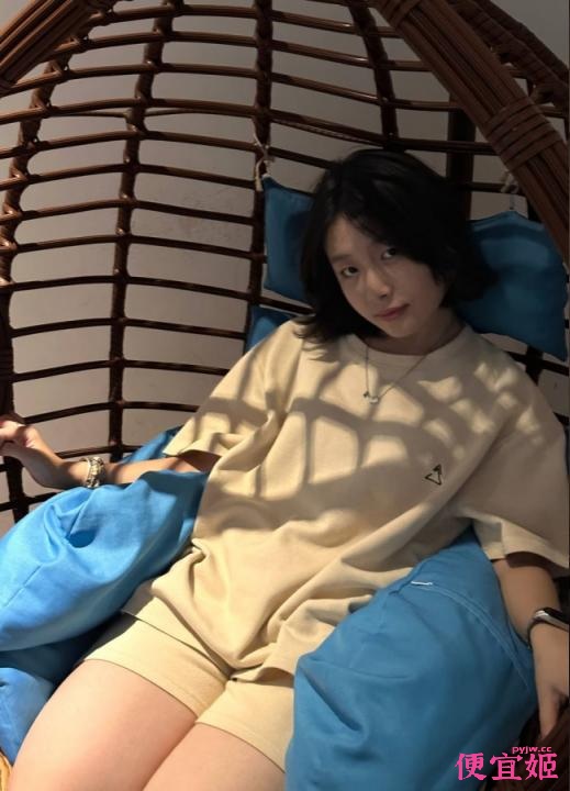 图片[2]-大连工业大学高冷御姐风反差女露脸自拍，JK白丝跪舔吸得又深又认真，原档无水印(12V)-便宜姬