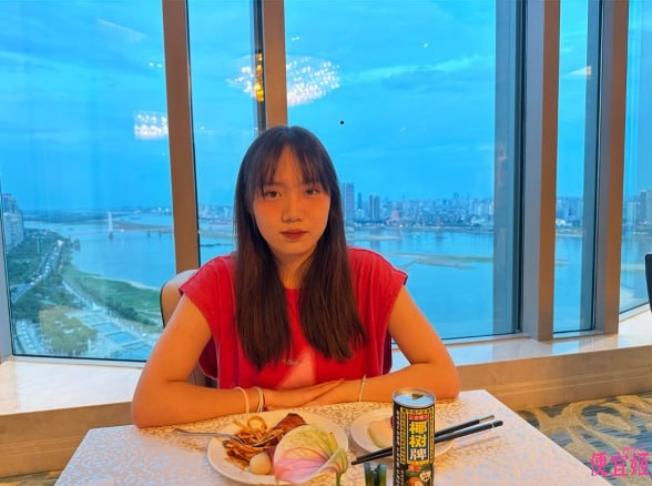 图片[2]-小情侣在酒店开房啪啪，没找到这么极品的妹子被一个猥琐的眼镜男拿下了5V-便宜姬