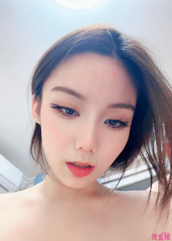 ✨✨✨新人试镜【可可妹妹来了】颜值小少妇 雪白大长腿 被小哥轮流被上2(5V)-便宜姬