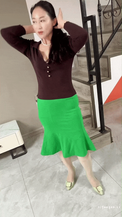 7月最新[快手福利]丝袜熟女[燕想你]极品老A8人妻神似孟晚舟私拍露脸[116/MP4/782MB]-便宜姬