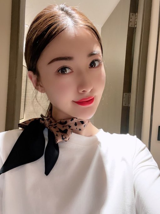 ❤️气质空姐女神❤️空姐就得这样玩 下班衣服都没有换直接开房间 正儿八经的反差-便宜姬