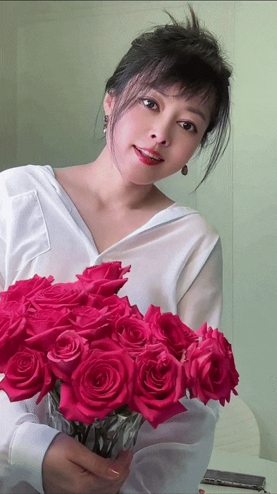 7月最新[抖音福利]长相神似关之琳[十三姨]露脸无内丝袜 极品小少妇[116/MP4/175MB]-便宜姬