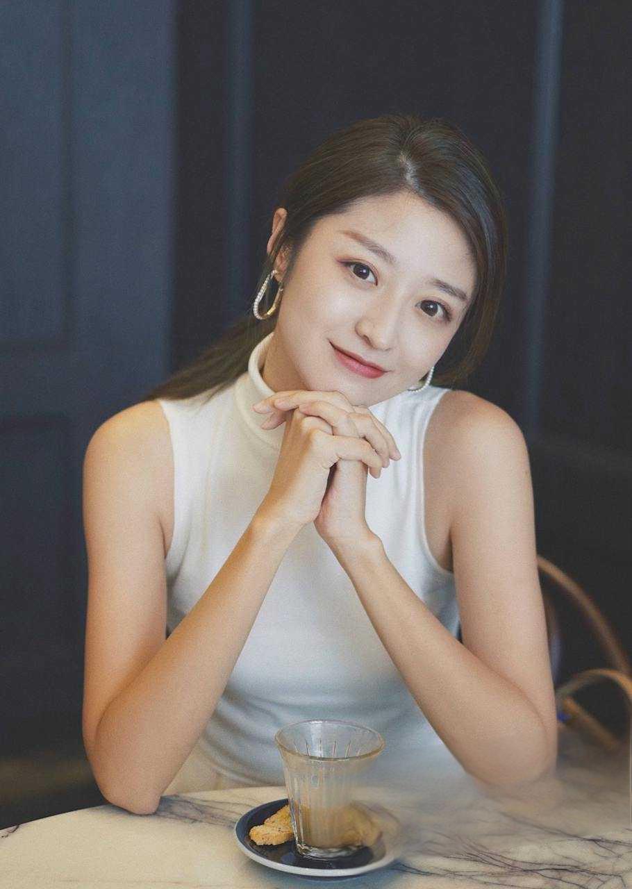 【门事件】 福建莆田28岁少妇❤️邢素茹❤️甜美型御姐长相笑容机具感染力 后入爽呀！-便宜姬