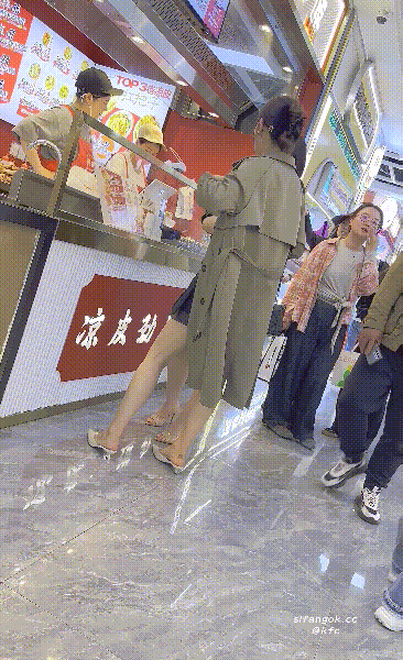 图片[2]-【KFC】两个极品短裙高跟少妇逛街 忍不住拍到粉内和白内[518/MP4/994MB]-便宜姬