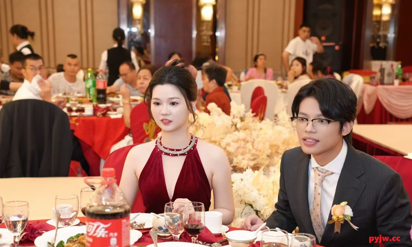 图片[5]-❤️已婚极品高颜值结婚照 人前端庄女神 背地反差母狗 婚房内激情【50P+43V/4.5GB】-便宜姬