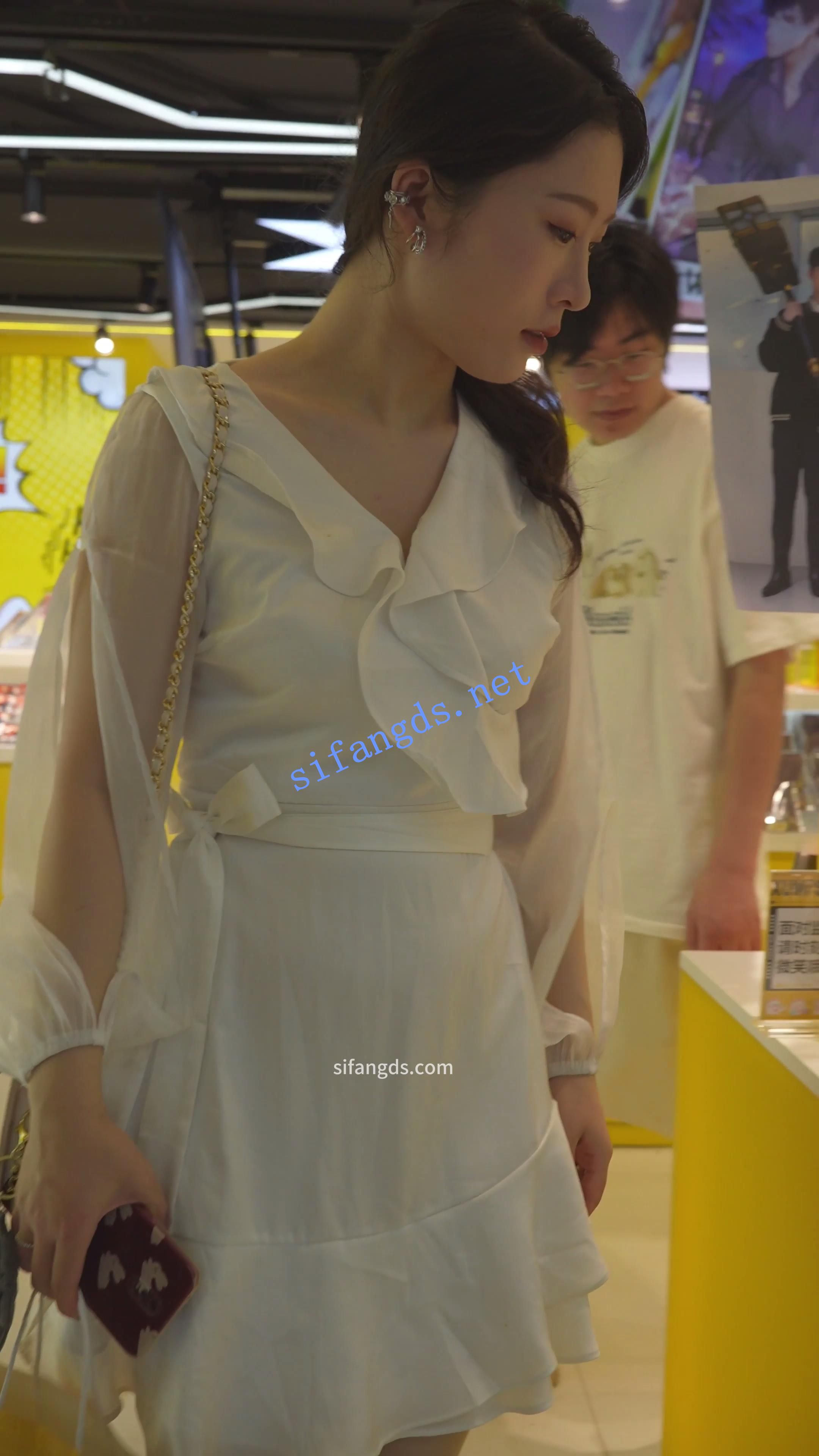 图片[2]-(BC-AA-446)荷叶边白裙气质美女..肉色丝袜配白内被CD-便宜姬