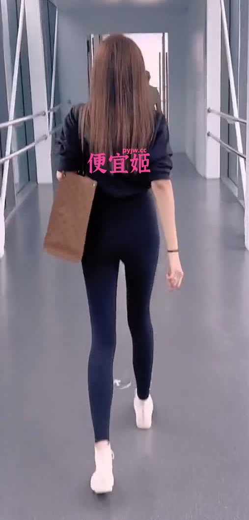 图片[2]-紧身衣背影杀 黑色塑形  天花板中的极品 这身材太顶 是你的菜吗-便宜姬