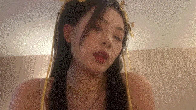 ⭐【原档无水印】河南新乡顶美小网红 社交媒体上气质女大 背地里蒙眼吮指-便宜姬