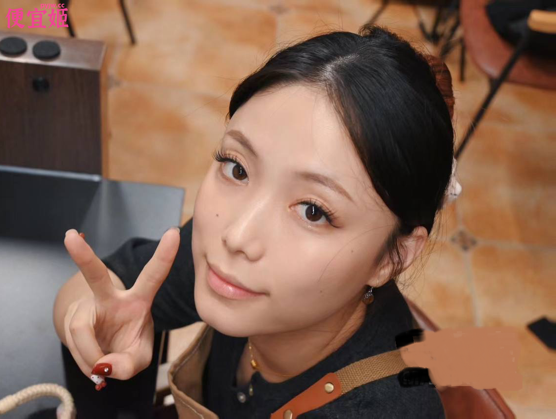 图片[4]-❤️【原档】四川美女少妇居家记录 实际反差大 户外甜美自拍对比强烈(23v)[1.54G/MP4]-便宜姬