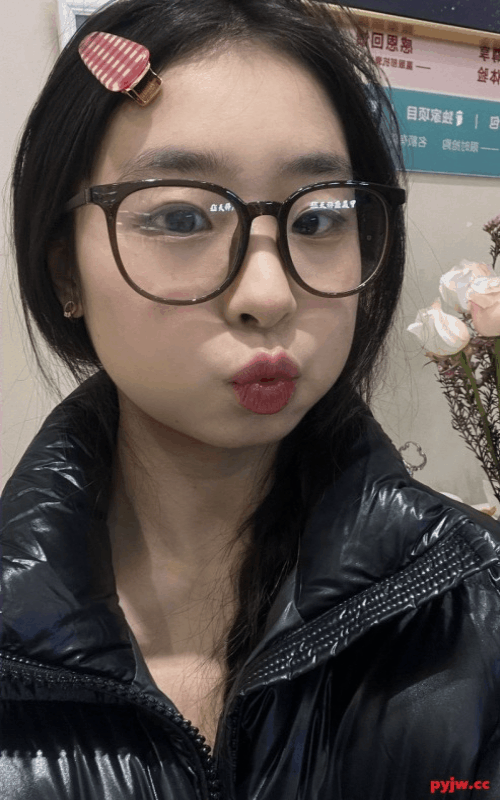 ❤️【原档】04应届毕业女大生露脸自拍 超骚超反差 完全满足不了她[313M/MP4/]-便宜姬