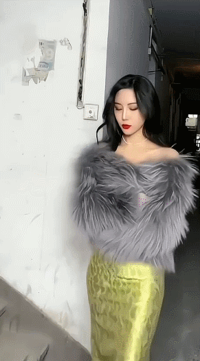 ⭐⭐【原档泄密】上海超美身材御姐抖音网红 黑丝吊带袜 真实感直接爆表[84M/MP4/]-便宜姬