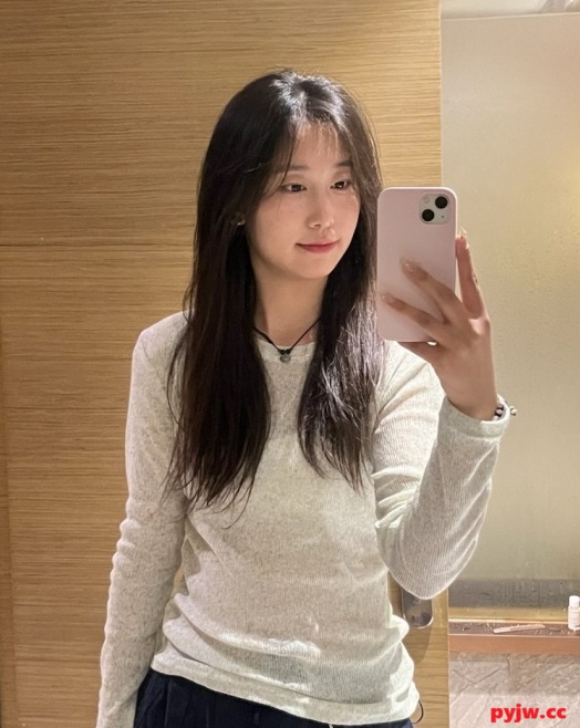 ❤️【原档相机】长发甜美眼镜纯情小姐姐露脸自拍 生活照与吃鸡反差[739M/MP4]-便宜姬