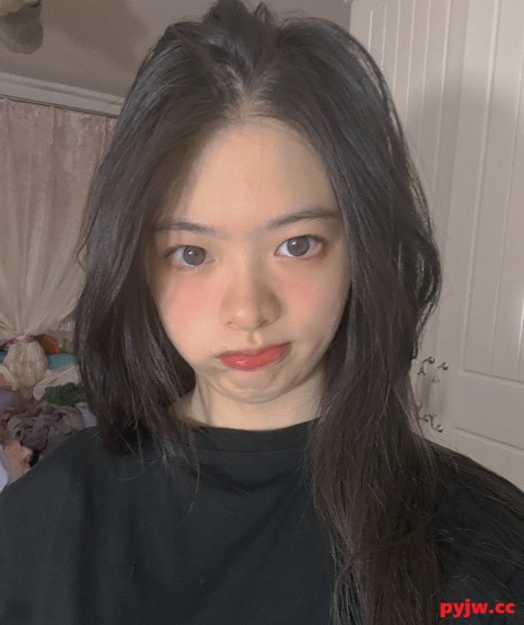 ❤️【原档】安徽超高颜值妹子真实居家调教 紧身皮衣项圈跪地服务 眼神失焦[172M/MP4]-便宜姬