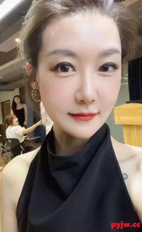 ⭐⭐❤️【原档泄密】北京气质轻熟女高颜值美女 背后反差惊人(5v/149M)-便宜姬