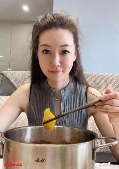 图片[2]-⭐⭐❤️【原档泄密】北京气质轻熟女高颜值美女 背后反差惊人(5v/149M)-便宜姬