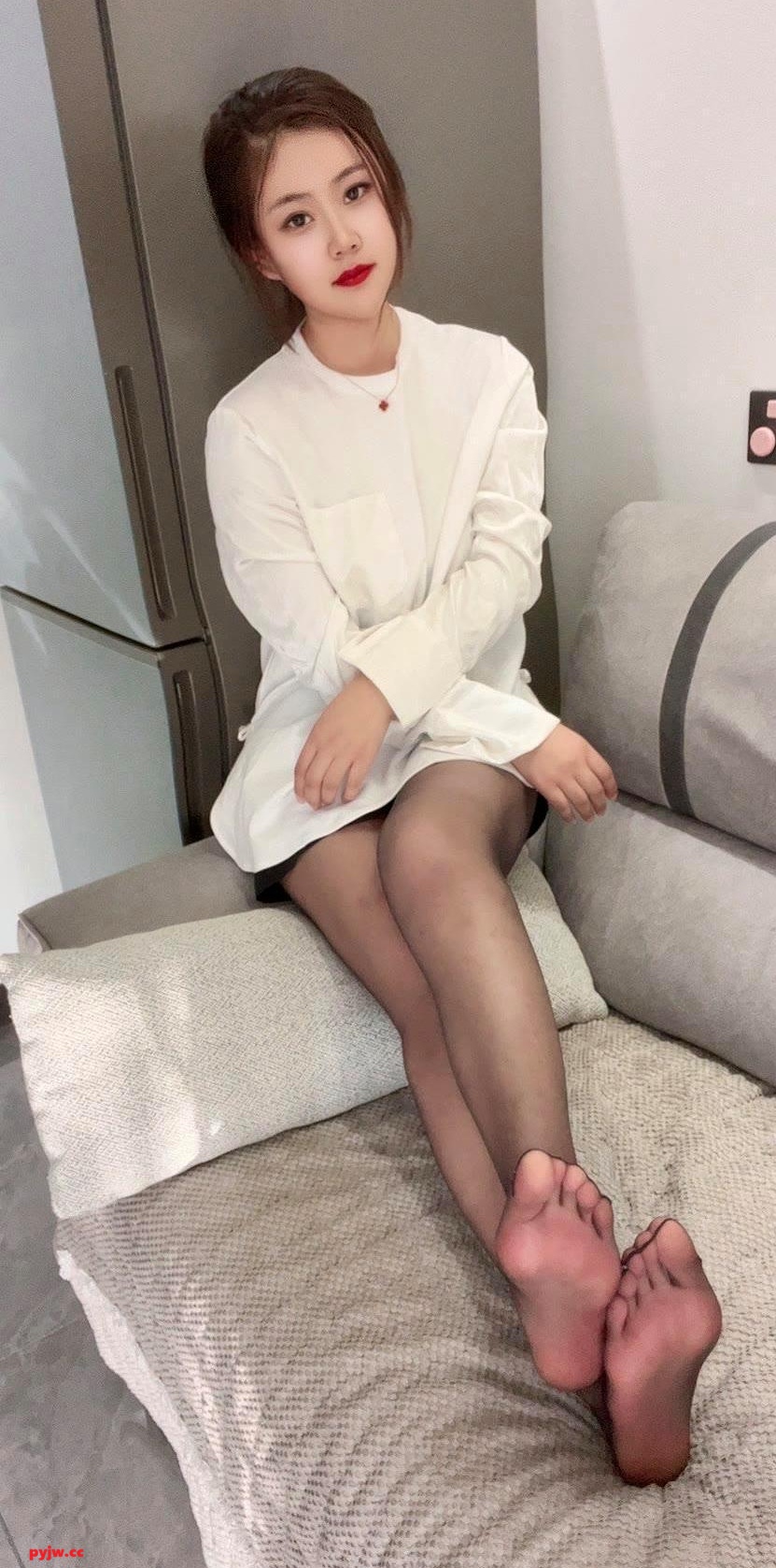 图片[2]-✨【足拍】群友投稿分享女友老婆网友等12位美女 足拍合集[575P/175V/2G]-便宜姬