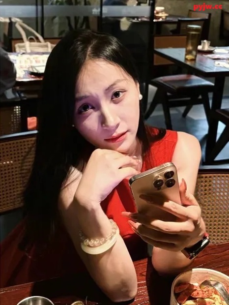 ⭐⭐【原档】拜金女被玩刚开始不同意拍摄 爽了舌头都主动伸出来了(10v)-便宜姬