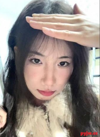 ⚫️【苹果原相机】上海外表纯情小姐姐私下极度反差 居家和男友各种自拍流出(19V)-便宜姬