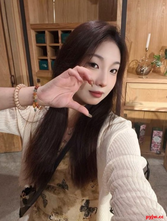 ⚫️【苹果原相机】气质御姐露脸 真是没想到如此反差(14V/1430MB)-便宜姬