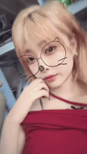 ⭐⭐【原档】河南金发齐刘海小妹 强烈反差 浪叫对话想射肚子里(15v/1.11G)-便宜姬