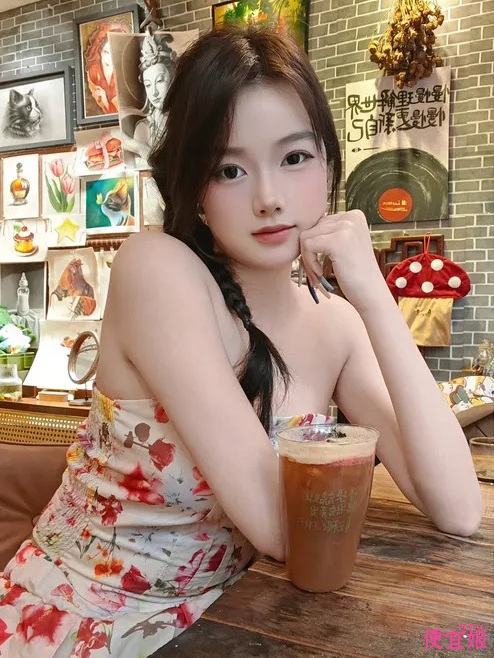 ⭐⭐【原档】云南洱海清纯美女和男友贴脸合影一脸清纯女大感 回家白蕾丝吊带 床上后入抓着臀输出(3v)[162M/MP4]-便宜姬