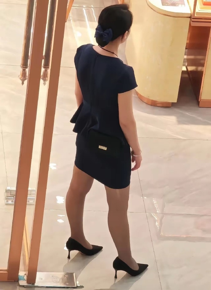 图片[2]-全景拍中国黄金专柜多位极品黑丝美女各种极品小黑鲍[116/MP4/976MB]-便宜姬