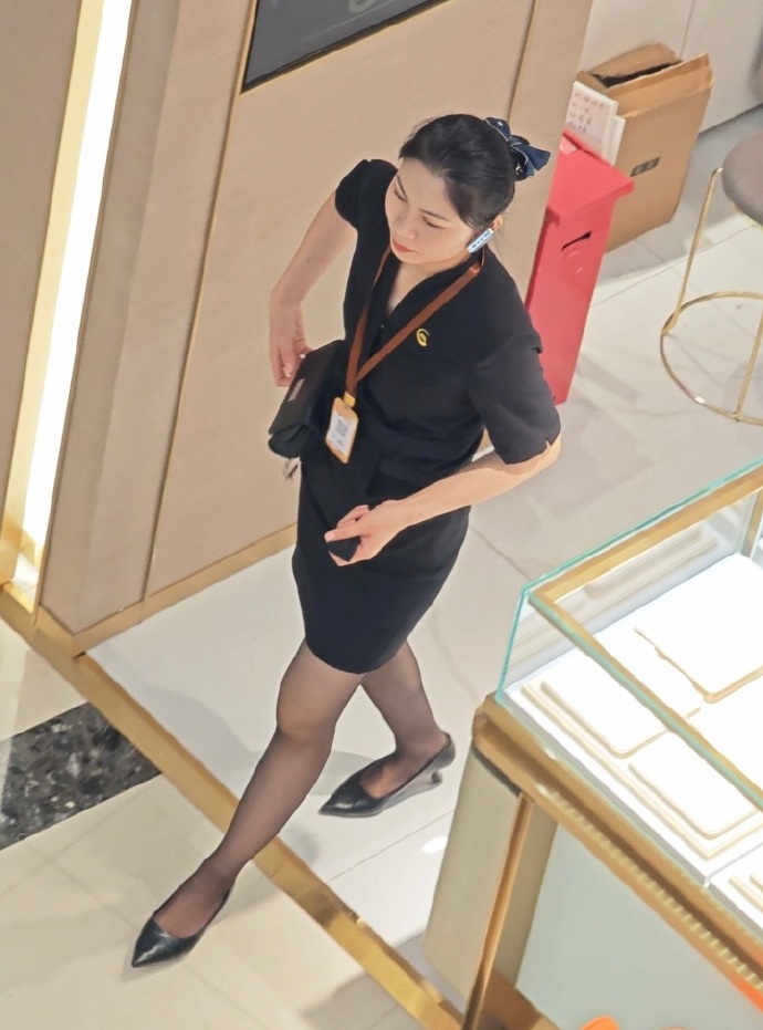 图片[3]-全景拍中国黄金专柜多位极品黑丝美女各种极品小黑鲍[116/MP4/976MB]-便宜姬